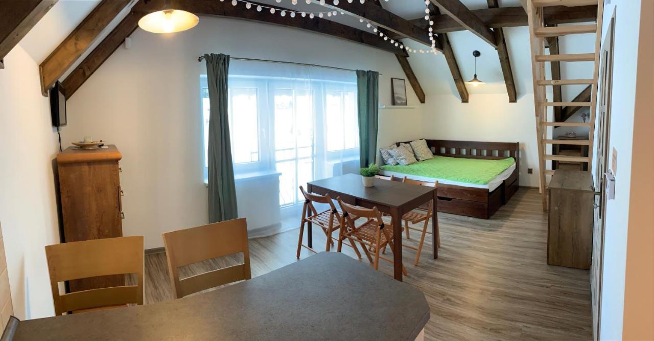 Barborka, 8 *